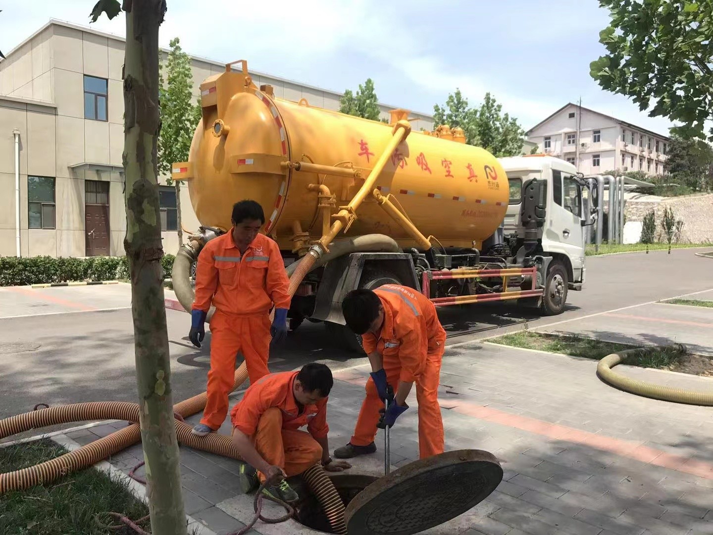 邵原镇化粪池清理与5-8吨吸粪车施工效率分析